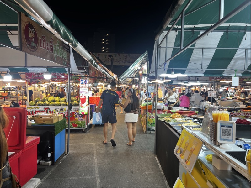 ダンネラミット・ナイトマーケットの様子