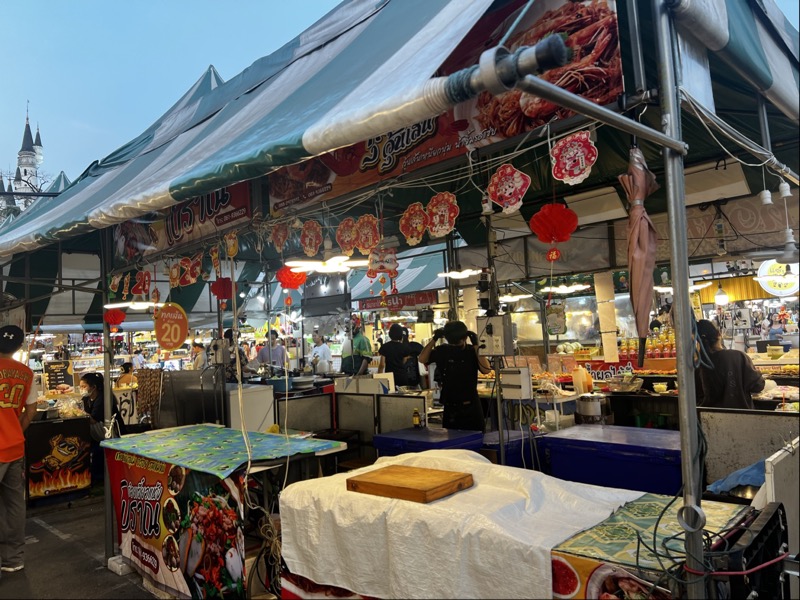 ハーイェーク・ラップラオ駅周辺の街並み
