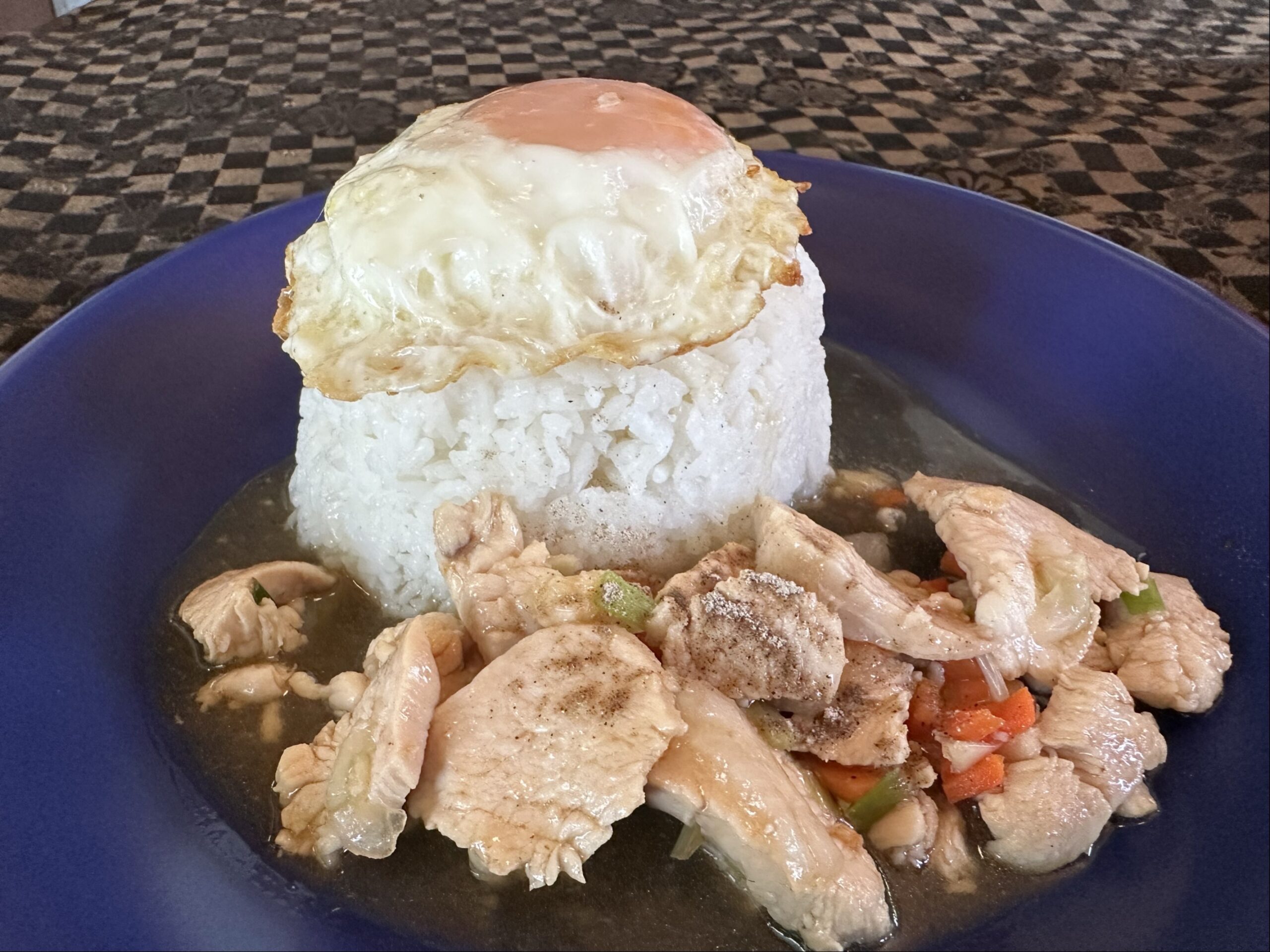 バンコク ガパオ17の鶏のオイスターソース炒めご飯 目玉焼き付き