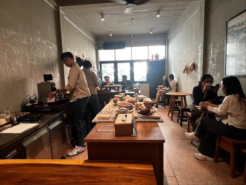 Fair Chocolateの落ち着いた店内と客席