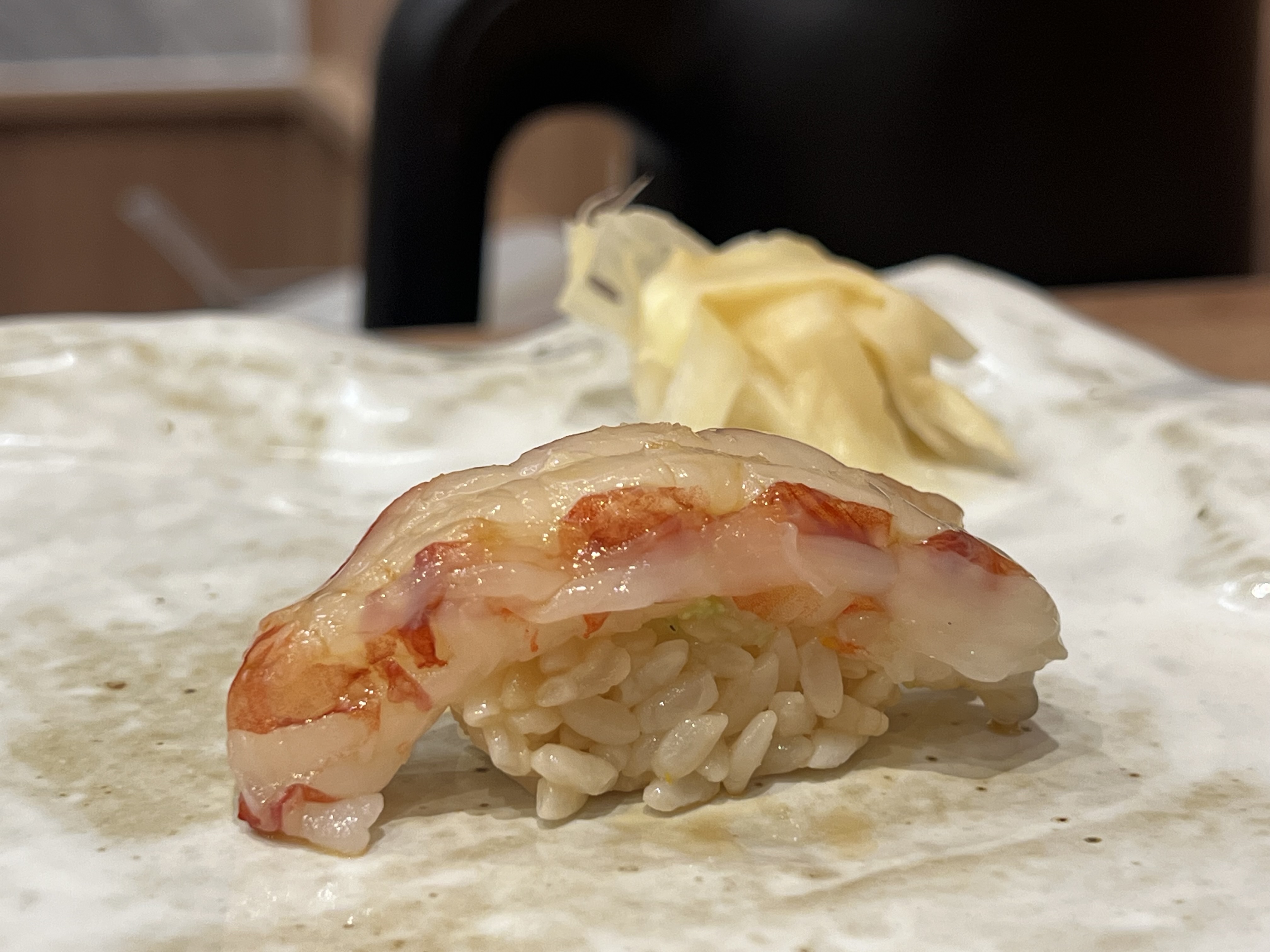 玄武で食べた大ぶりで透明感のある海老の握り寿司