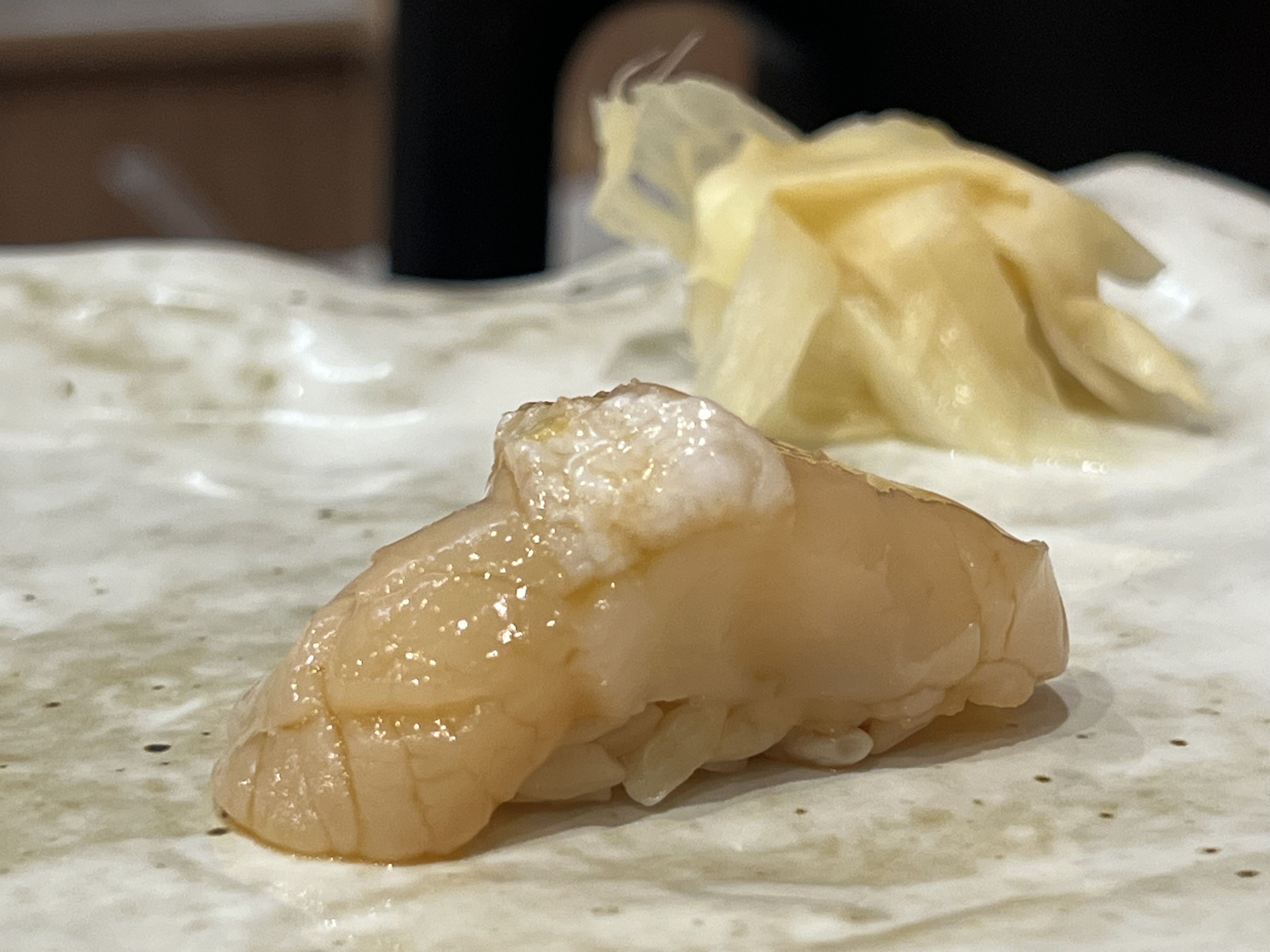 玄武で食べた厚みのあるホタテの握り寿司