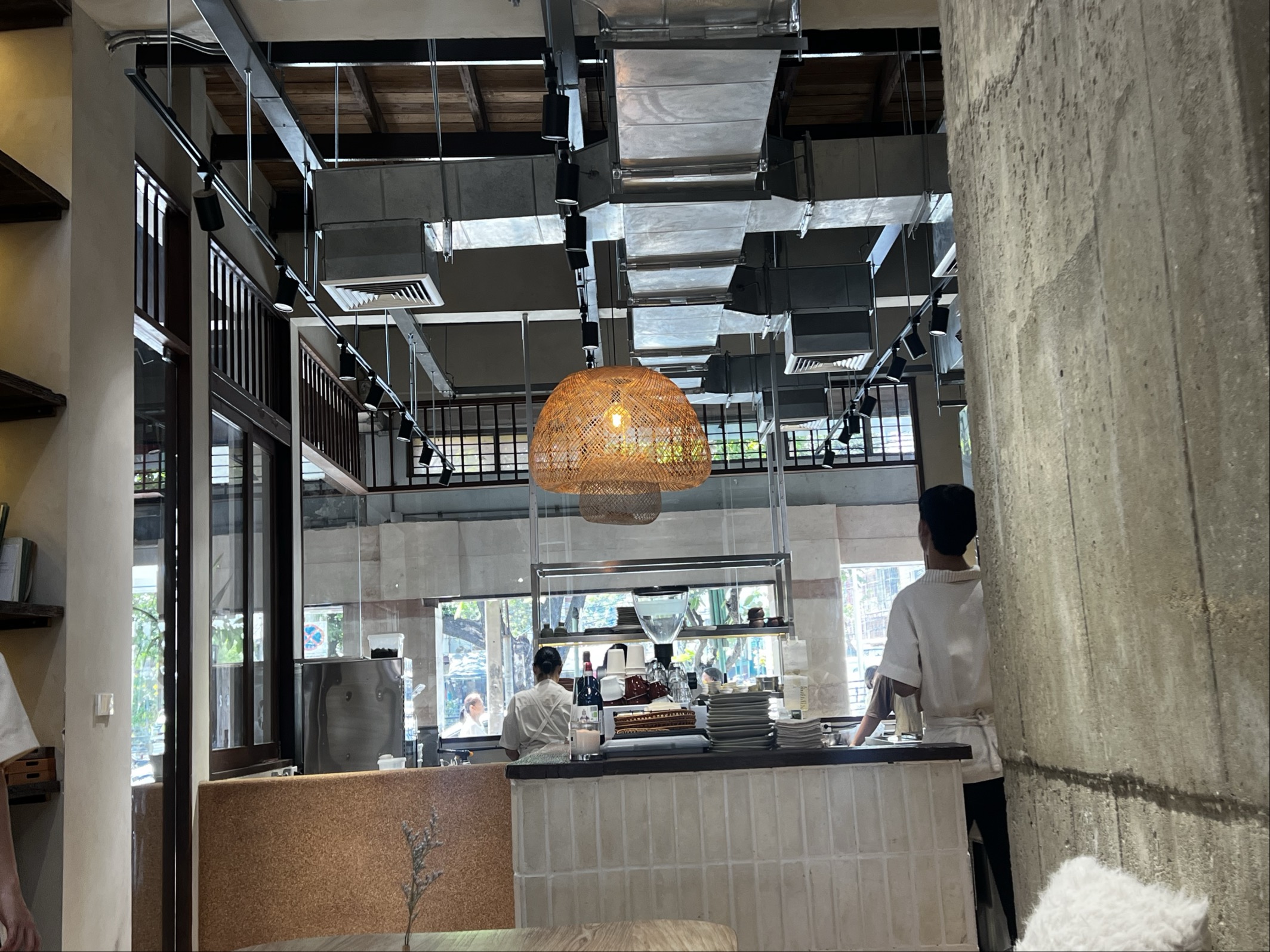 Sàat Bangkokの店内から見えるオープンキッチン
