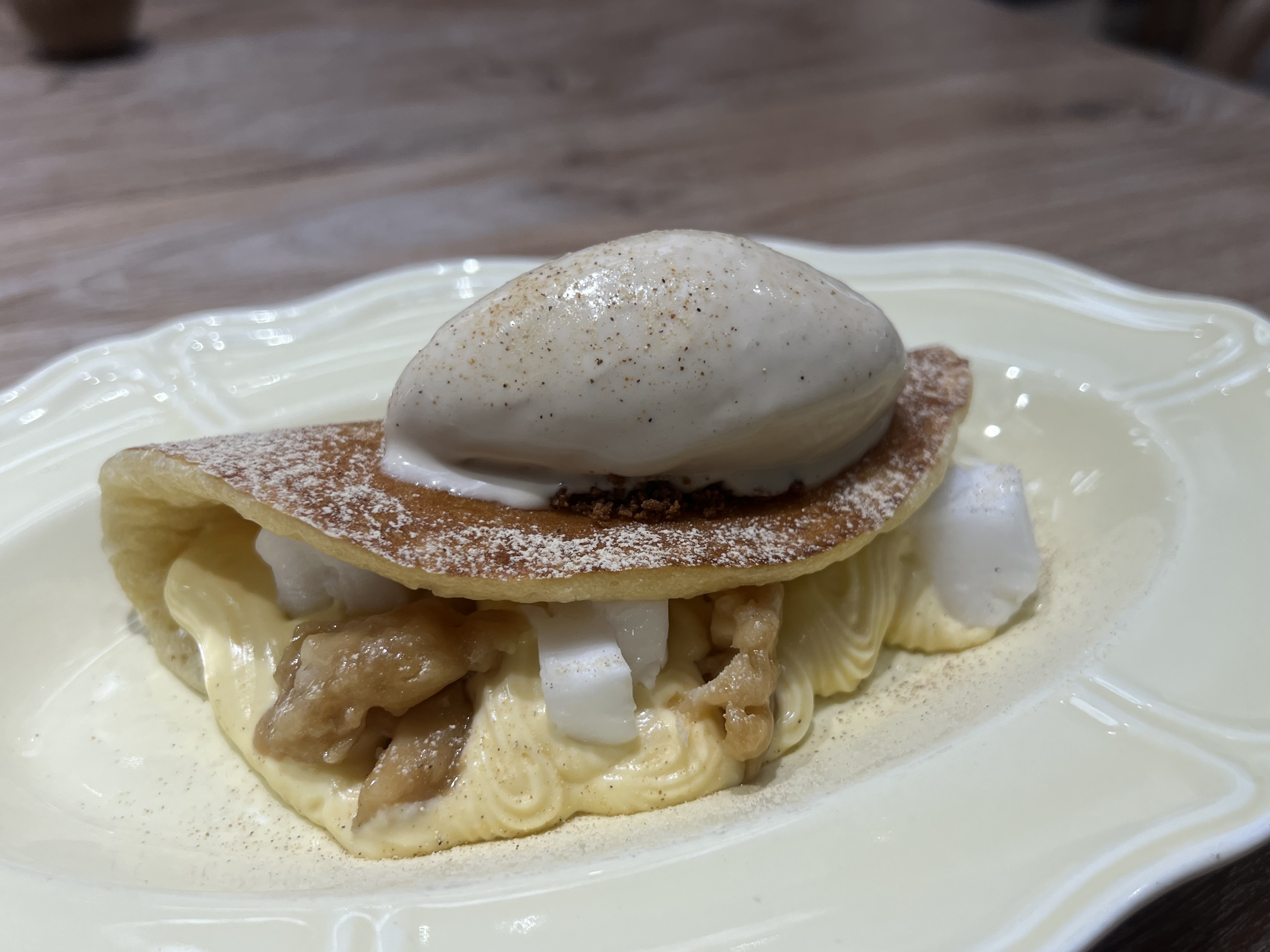 Sàat Bangkokで食べたココナッツとアイスクリームのスイーツ