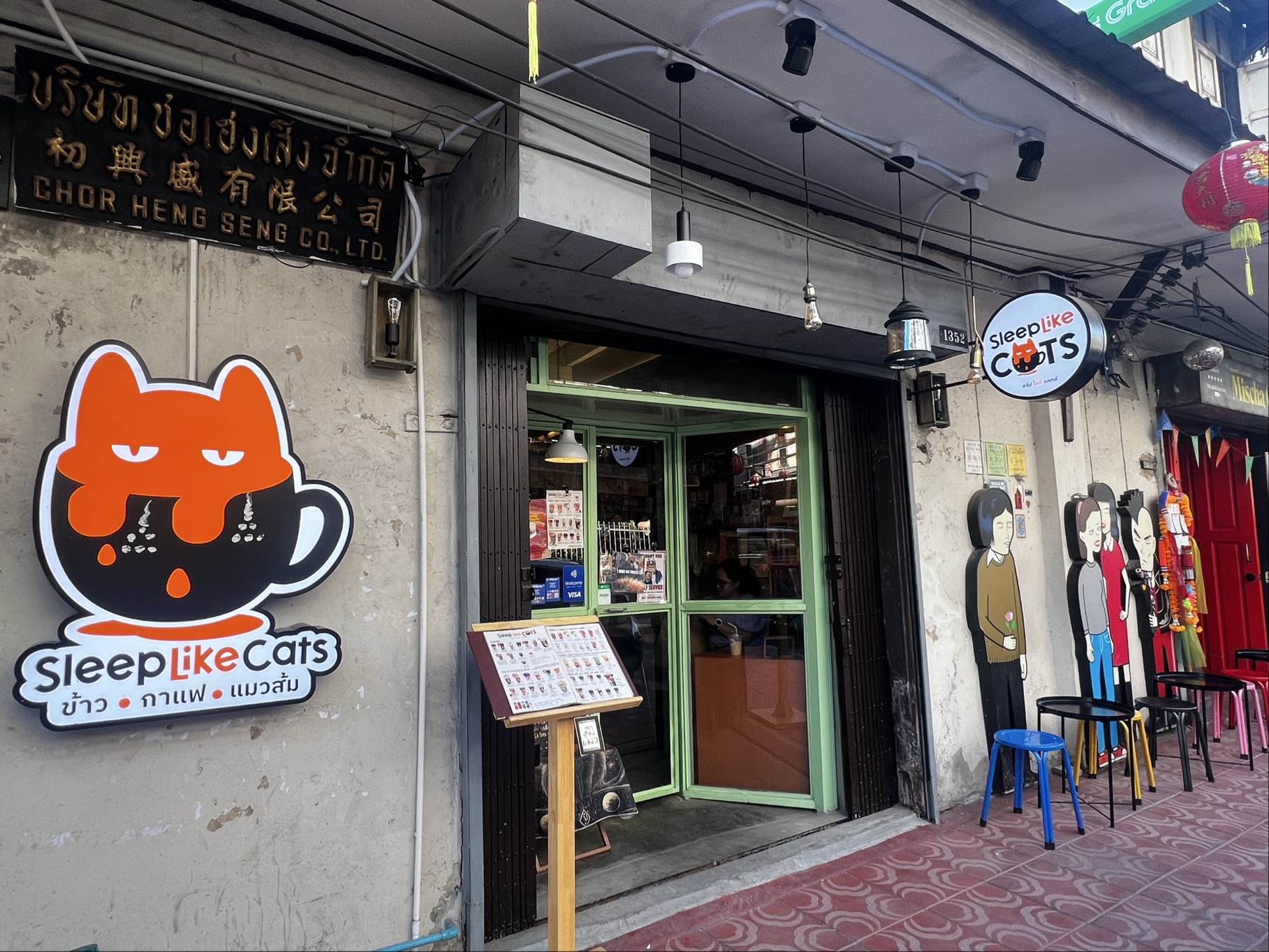 ソンワットロードにあるSleep Like Catsのカフェ外観